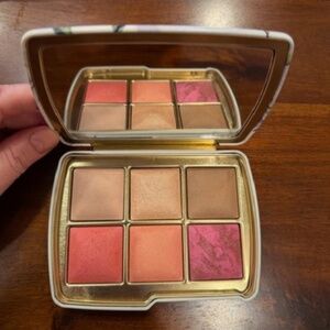 Hourglass Ambient Swan Palette